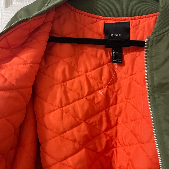 Cropped Bomber Jacket with orange quilted inside - Picture 3 of 4